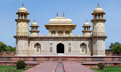 Same Day Agra Tour by Gatimaan Train from Delhi