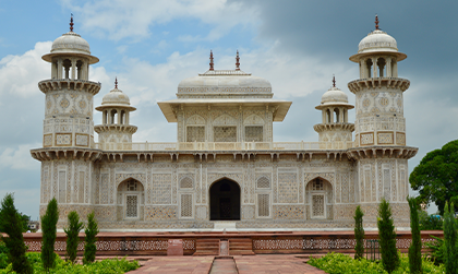 Same Day Agra Tour by Vande Bharat Train from Delhi